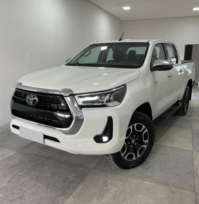 TOYOTA HILUX 2.8 D-4D TURBO DIESEL CD SRX 4X4 AUTOMÁTICO